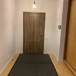 Elegant Riverside Flat 아파트 *