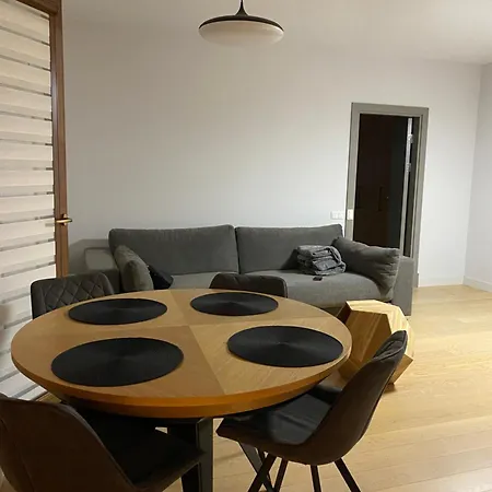 Lägenhet Elegant Riverside Flat