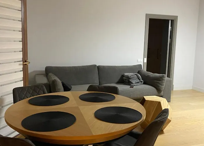 Apartment Elegant Riverside Flat